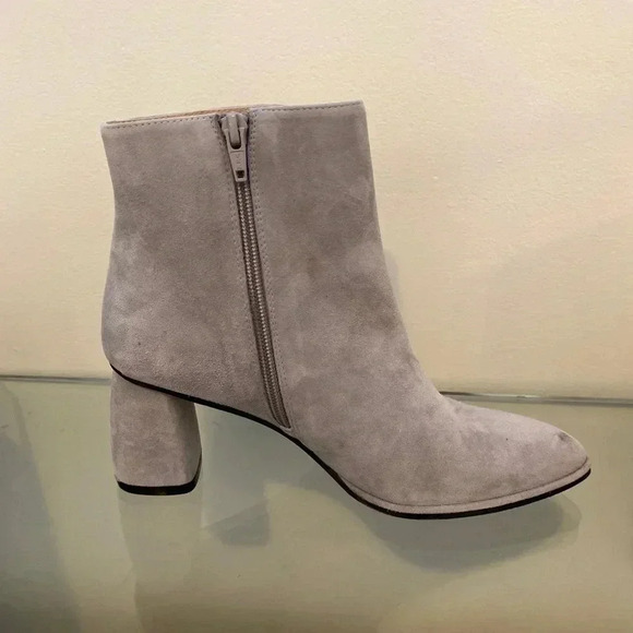 Stuart Weitzman Vienna Buckle Booties Sz 7 - Picture 2 of 7